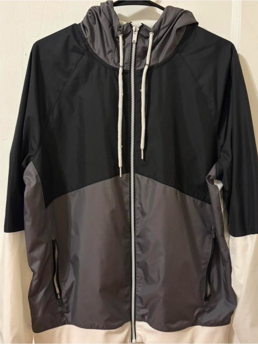 Windbreaker/Water Resistant Jacket- Unisex M
